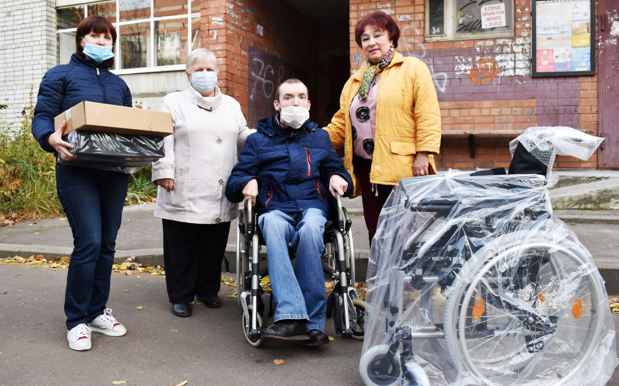 Обком профсоюза госучреждений передал инвалидные коляски нуждающимся