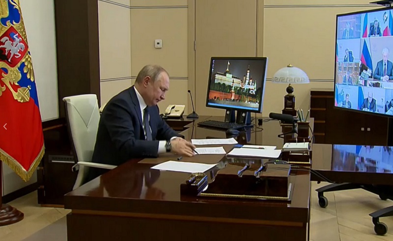 Владимир Путин анонсировал увеличение МРОТ и зарплат бюджетников