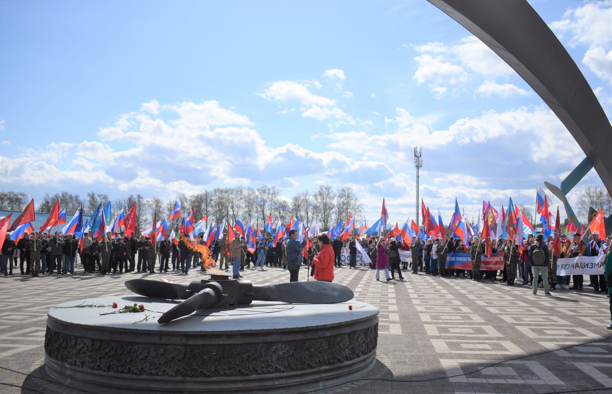 Ярославский экипаж принял участие в митинге в поддержку российской армии
