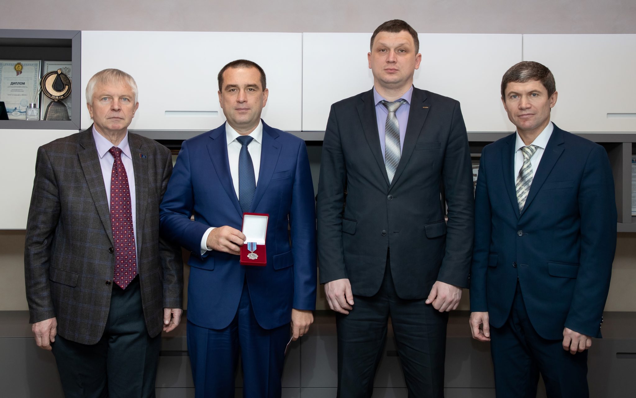 Николай Карпов удостоен Почетного знака Росхимпрофсоюза