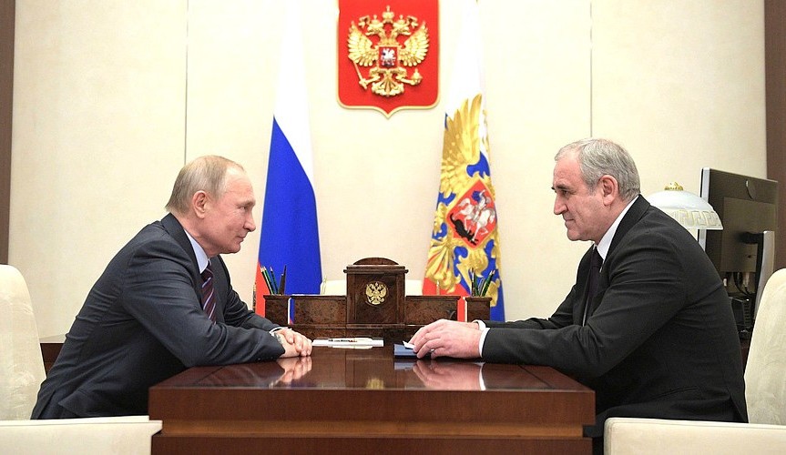 Владимир Путин поручил отменить комиссию за ЖКХ
