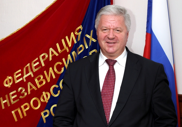 Председатель ФНПР Михаил Шмаков поздравляет с Первомаем