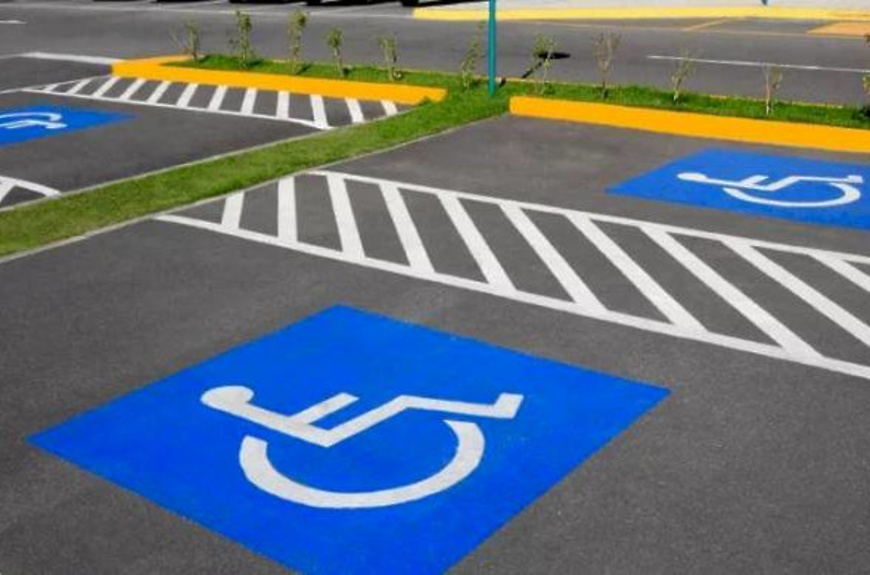 Инвалиды имеют право на бесплатную парковку
