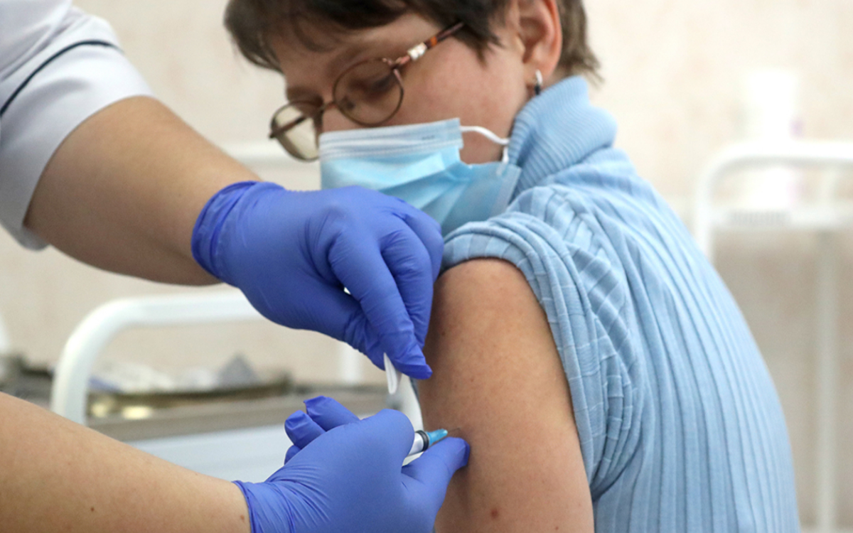 Профсоюзы берут под контроль предоставление двух выходных за вакцинацию