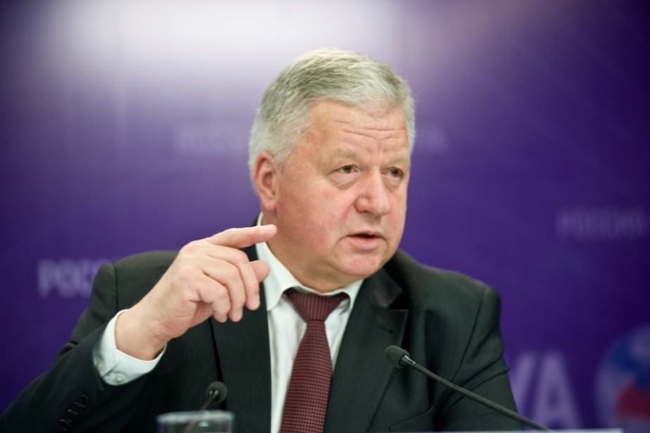 Глава ФНПР Михаил Шмаков поддержал решение об индексации пенсий, МРОТ и ПМ