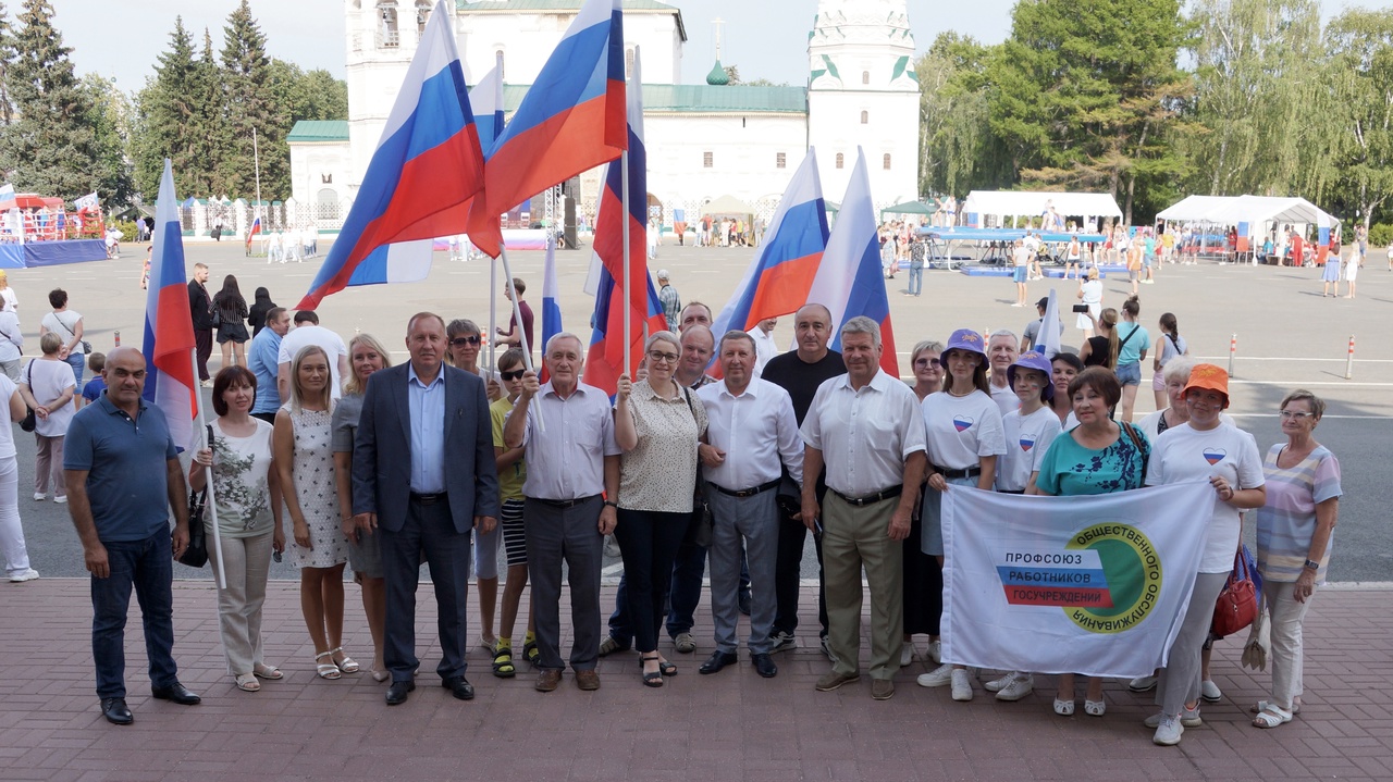 В Ярославле отметили День Государственного флага