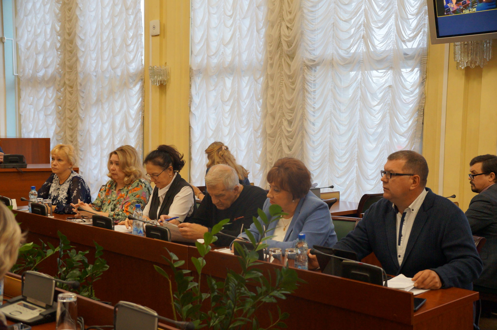 В рамках Всероссийской акции «За достойный труд» в Ярославле состоялось заседание региональной трехсторонней комиссии